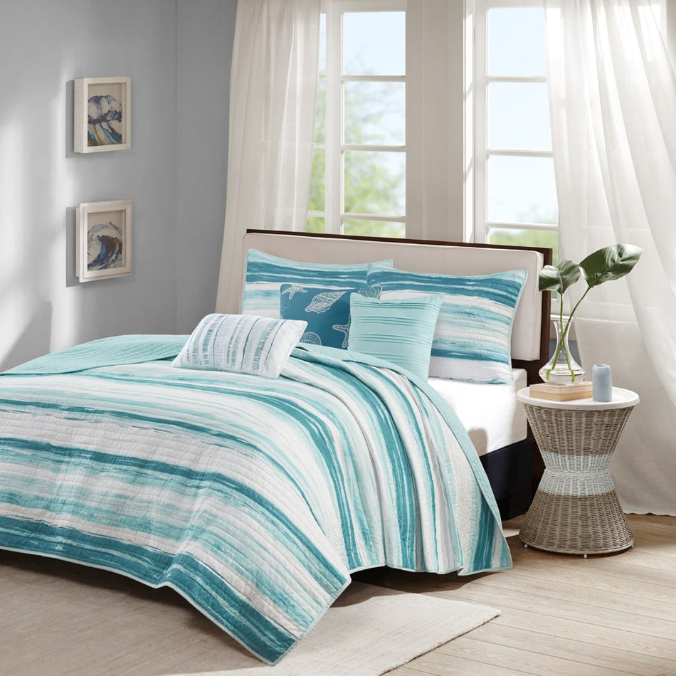 Madison Park Marina 6 Piece Printed Quilt Set with Throw Pillows - Aqua - King Size / Cal King Size