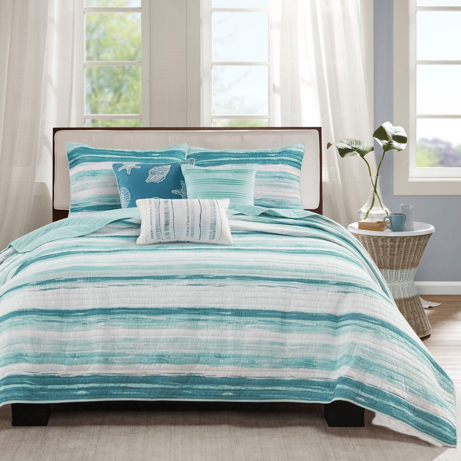 Marina 6 Piece Printed Quilt Set with Throw Pillows - Aqua - King Size / Cal King Size