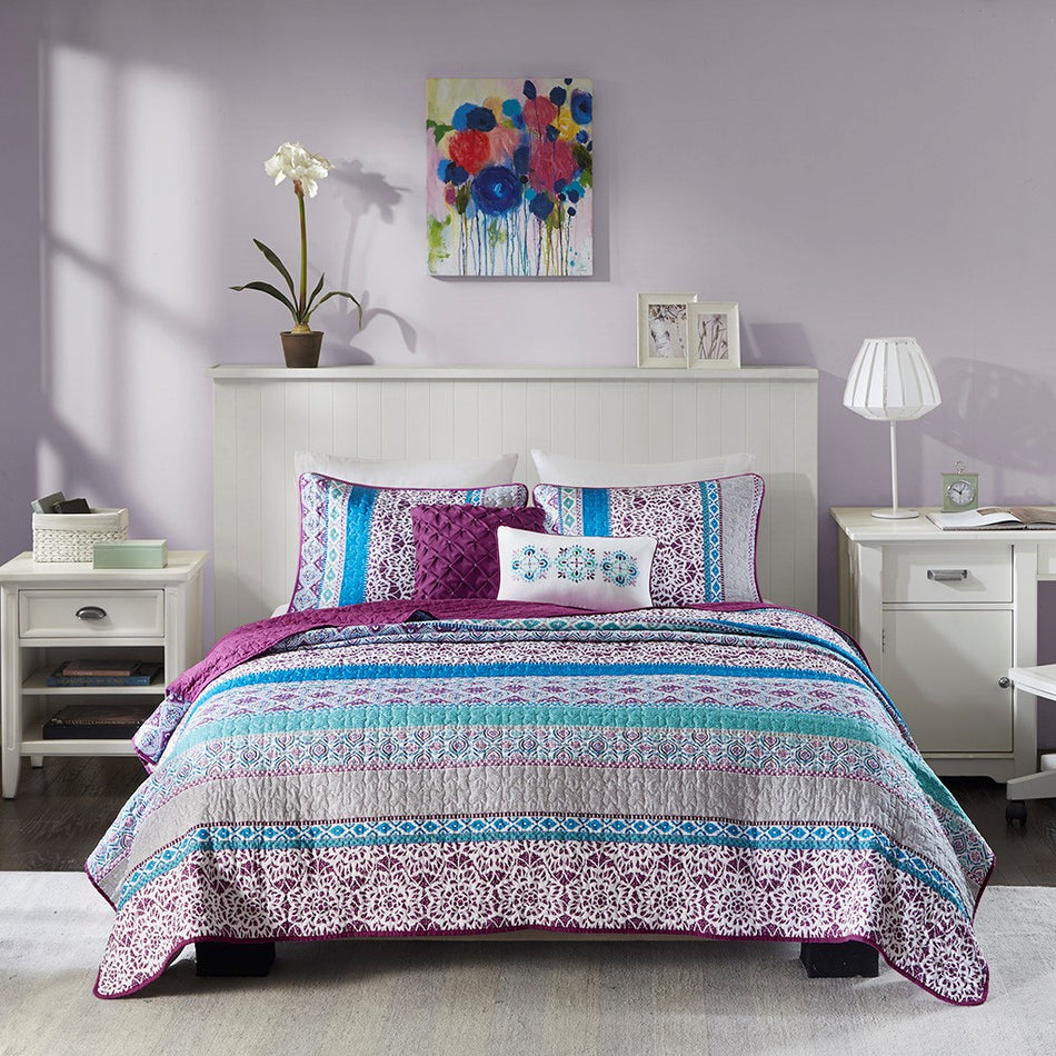 Joni Reversible Quilt Set with Throw Pillows - Purple - Full Size / Queen Size