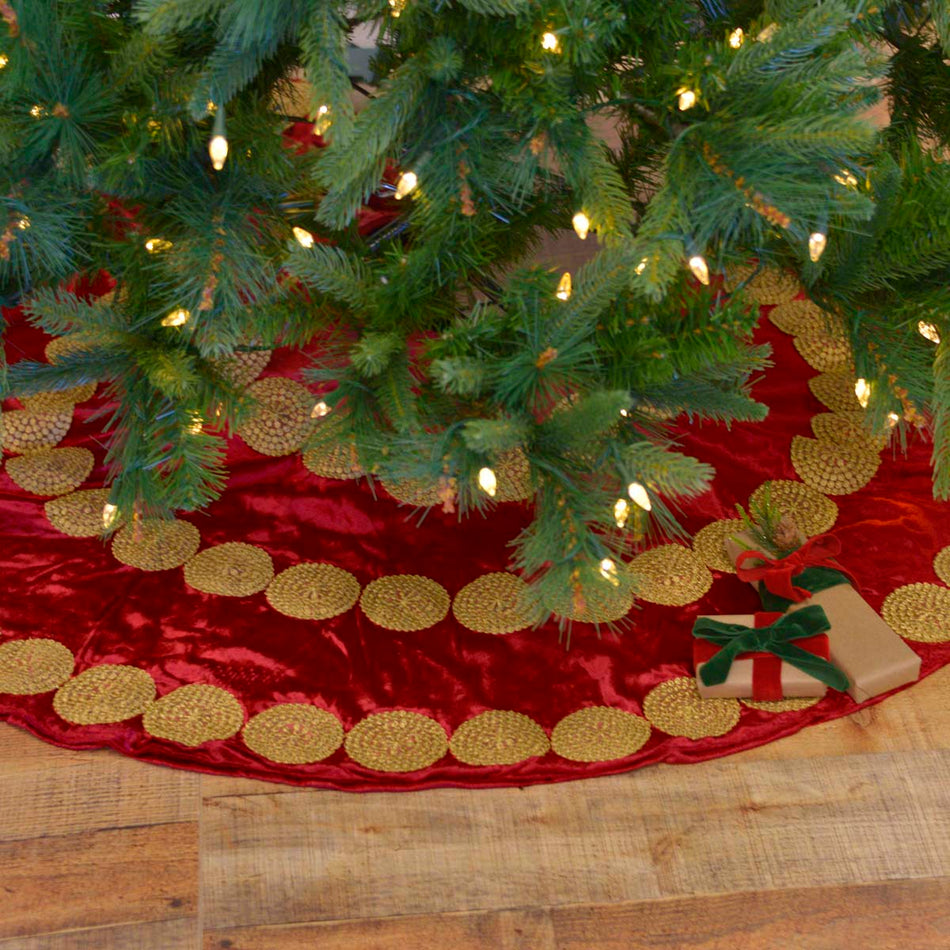 Memories Red Tree Skirt 48