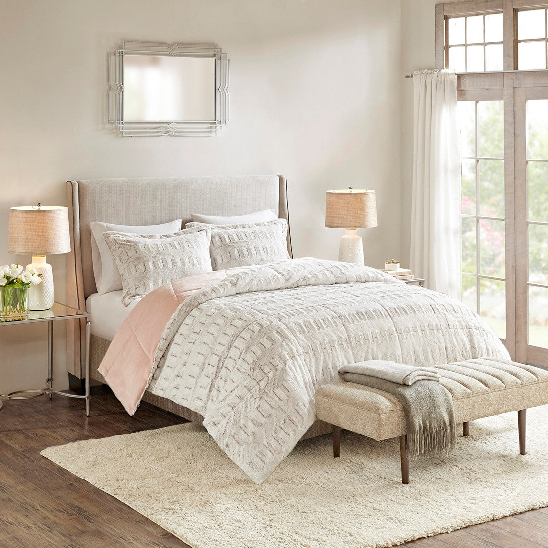 Madison Park Gia Back Print Long Fur Comforter Mini Set - Blush - King Size / Cal King Size