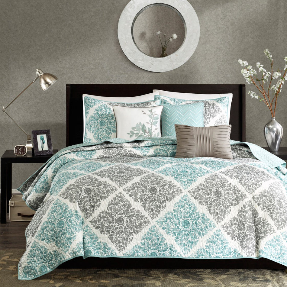 Claire 6 Piece Printed Quilt Set with Throw Pillows - Aqua - Full Size / Queen Size