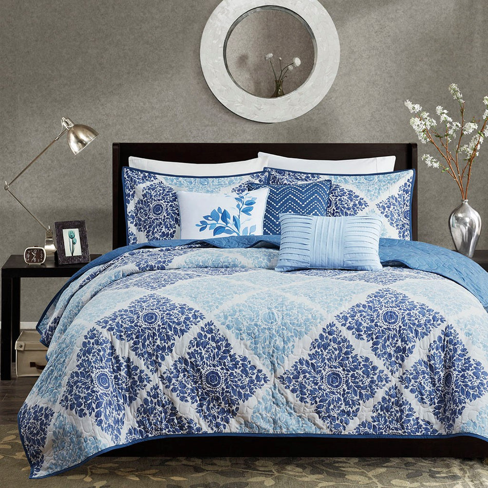 Claire 6 Piece Printed Quilt Set with Throw Pillows - Blue - Full Size / Queen Size