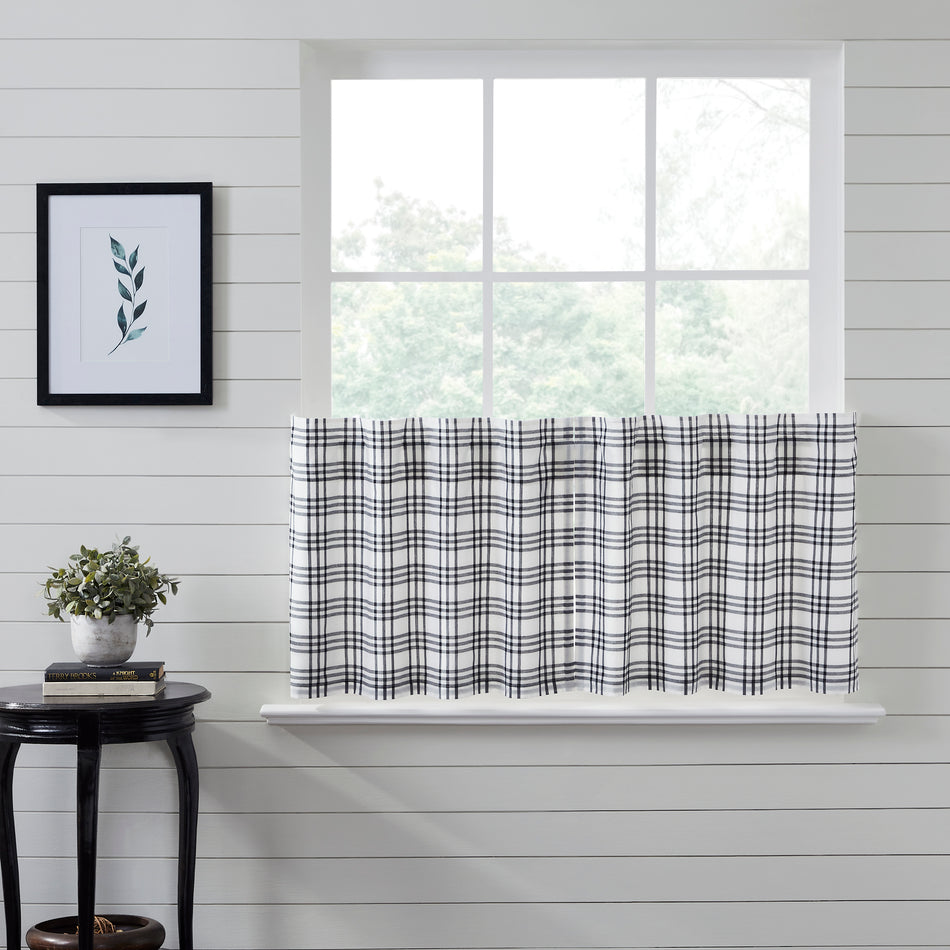 Sawyer Mill Black Plaid Tier Set of 2 L24xW36