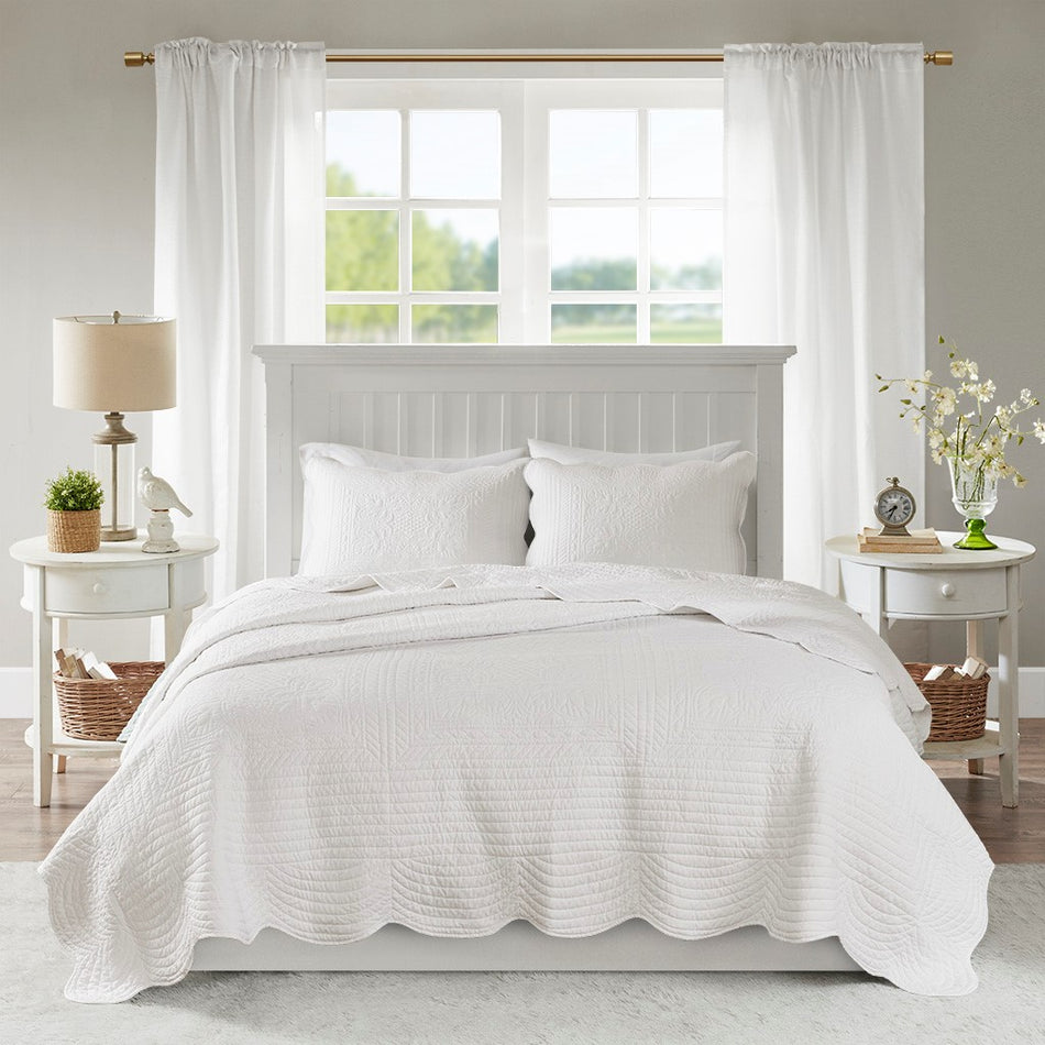 Tuscany 3 Piece Reversible Scalloped Edge Quilt Set - White - King Size / Cal King Size