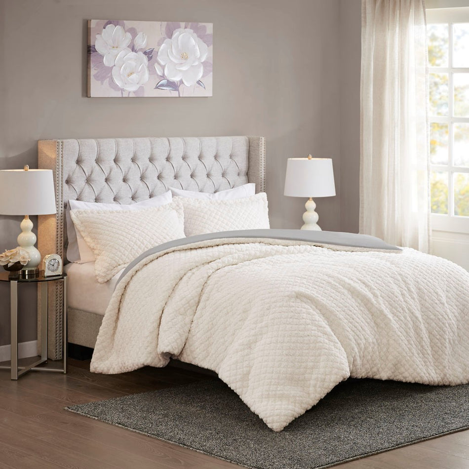 Madison Park Adler Reversible Textured Sherpa to Faux Mink Comforter Set - Ivory / Grey - King Size