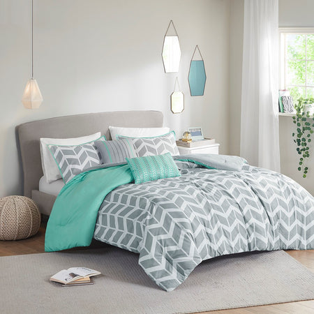 Intelligent Design Nadia Comforter Set - Aqua - King Size / Cal King Size