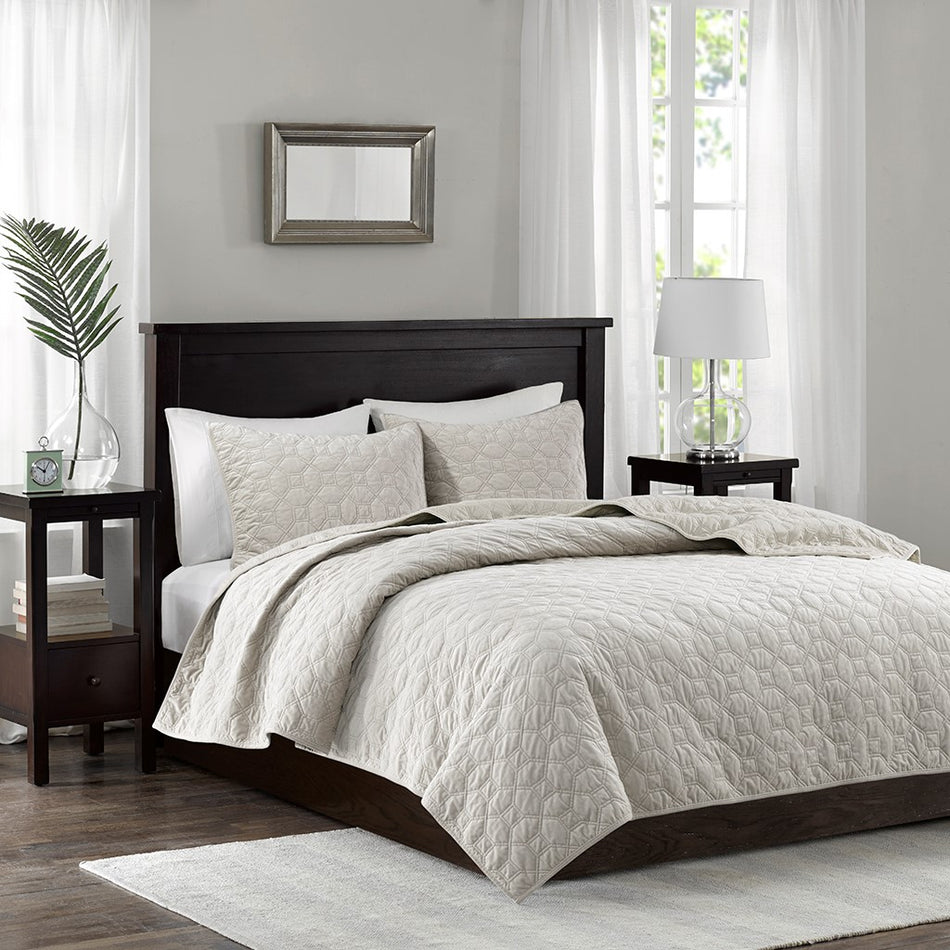 Madison Park Harper 3 Piece Velvet Quilt Set - Ivory - Full Size / Queen Size