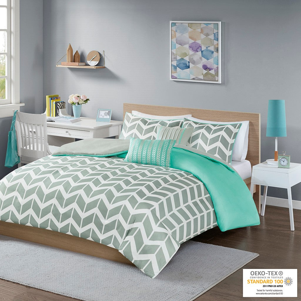 Intelligent Design Nadia Duvet Cover Set - Aqua - Twin Size / Twin XL Size